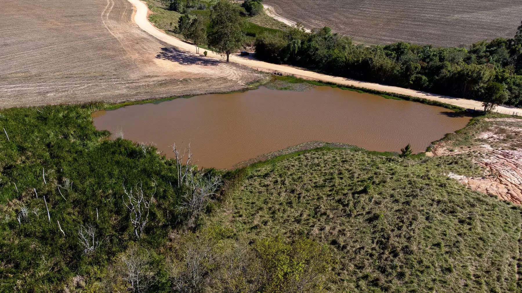 Açude em propriedade rural