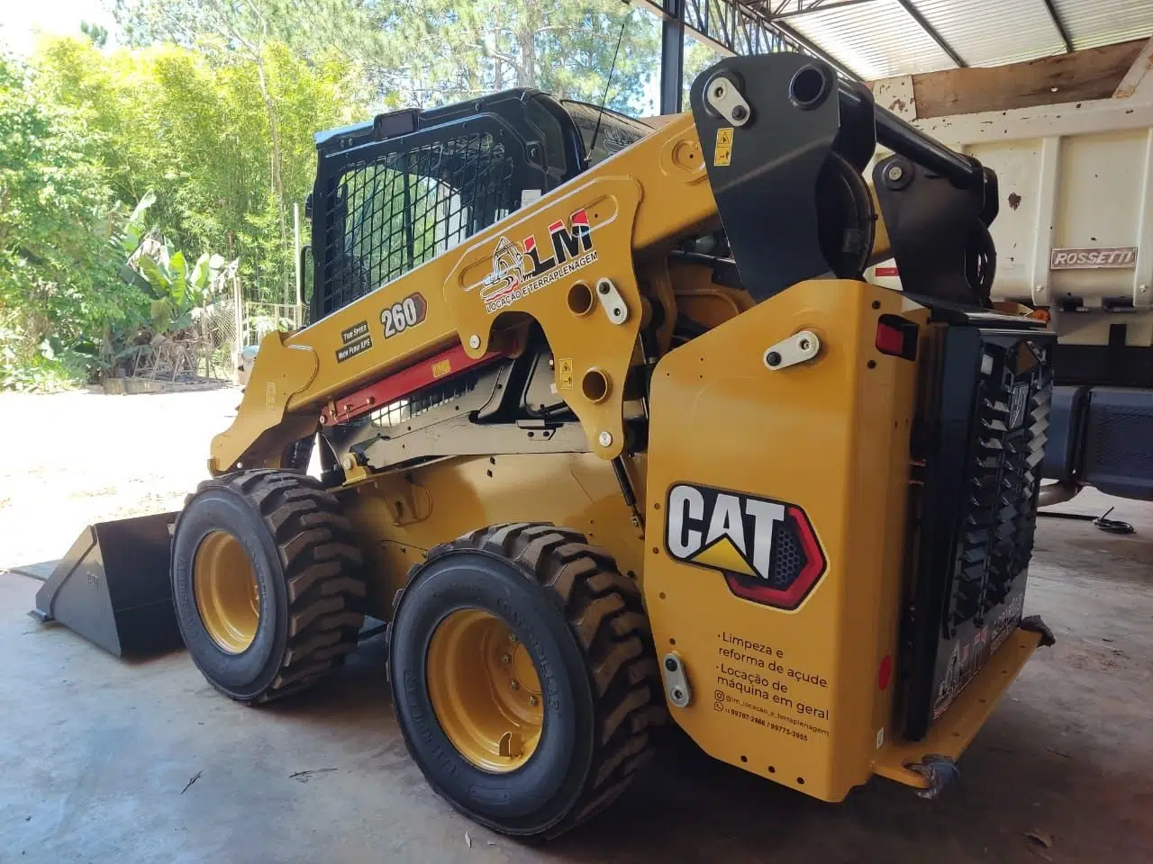 Minicarregadeira CAT