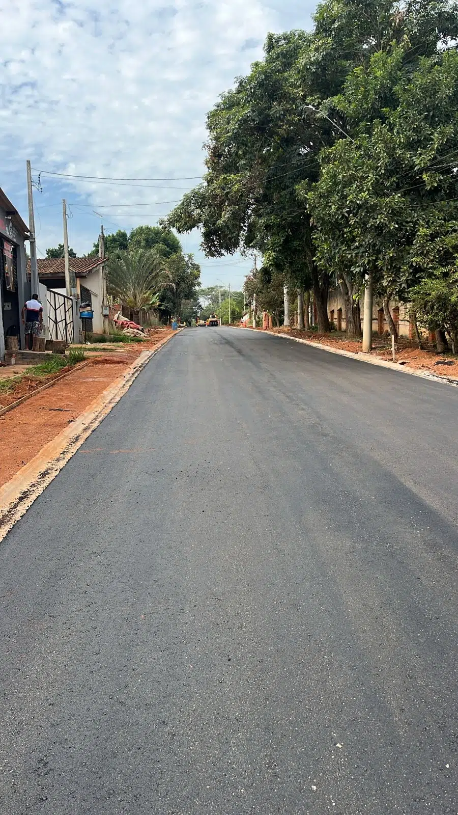 Rua asfaltada concluída