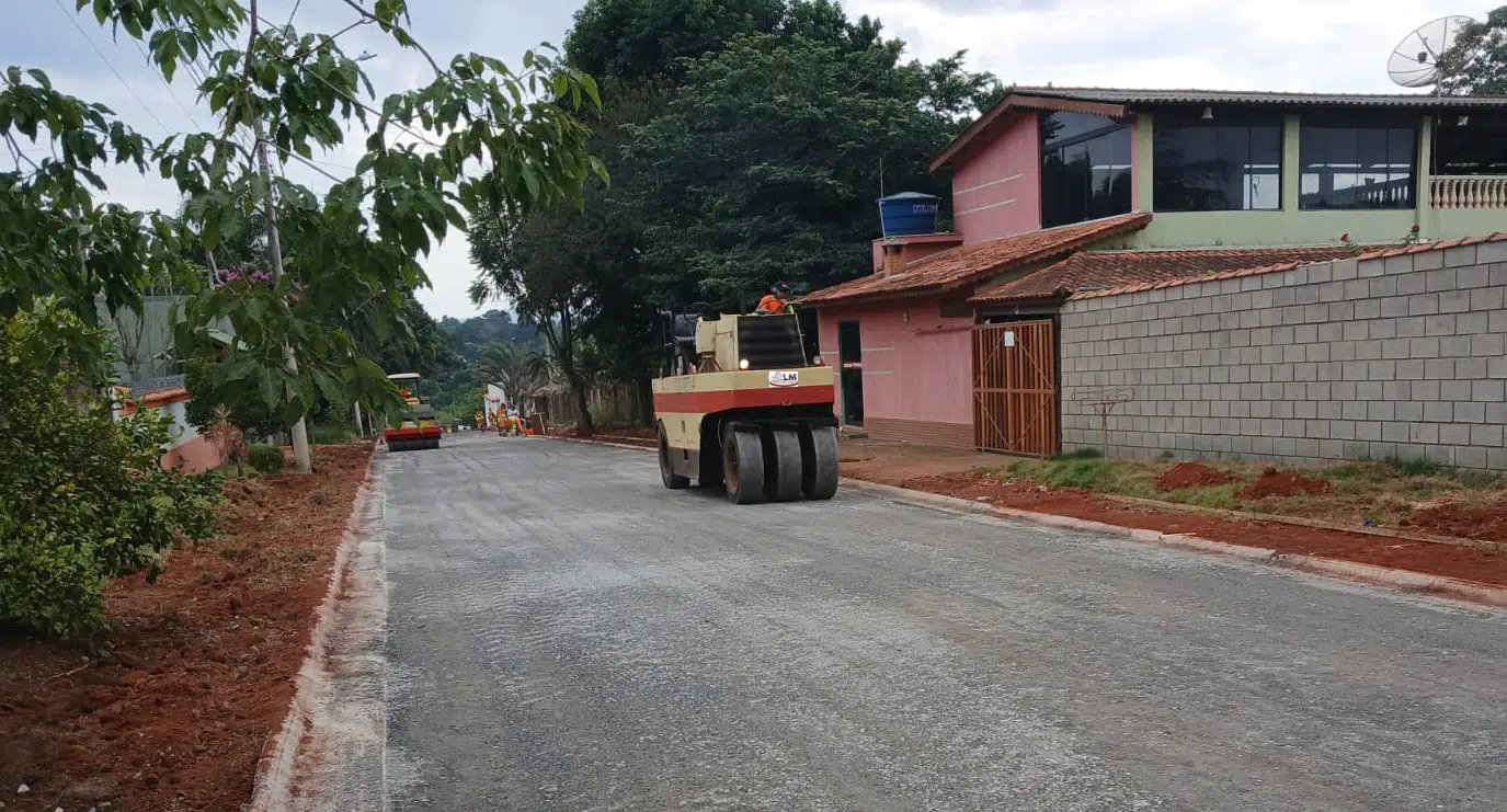 Aplicação de pavimentação asfáltica