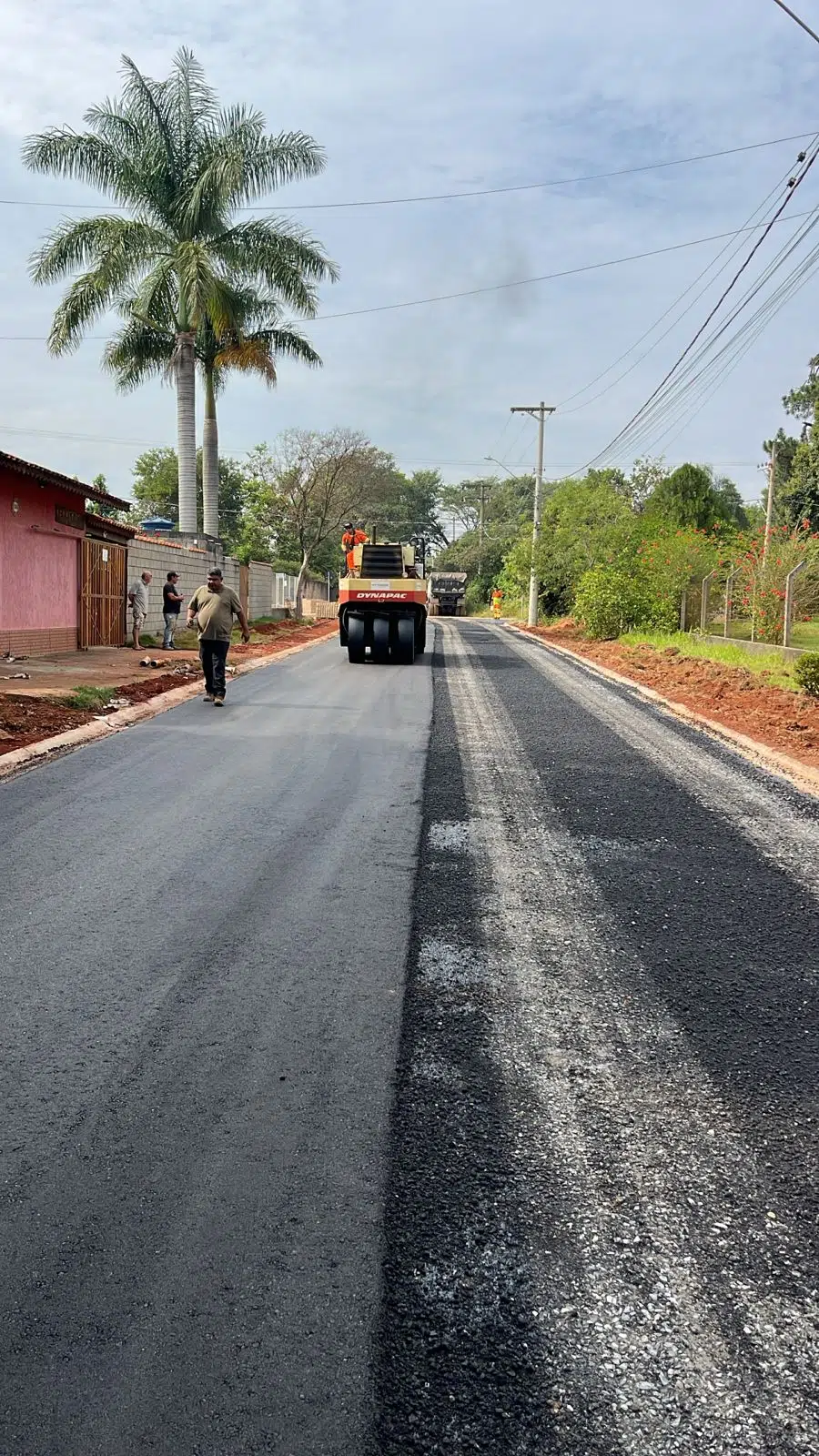 Rua em processo de pavimentação