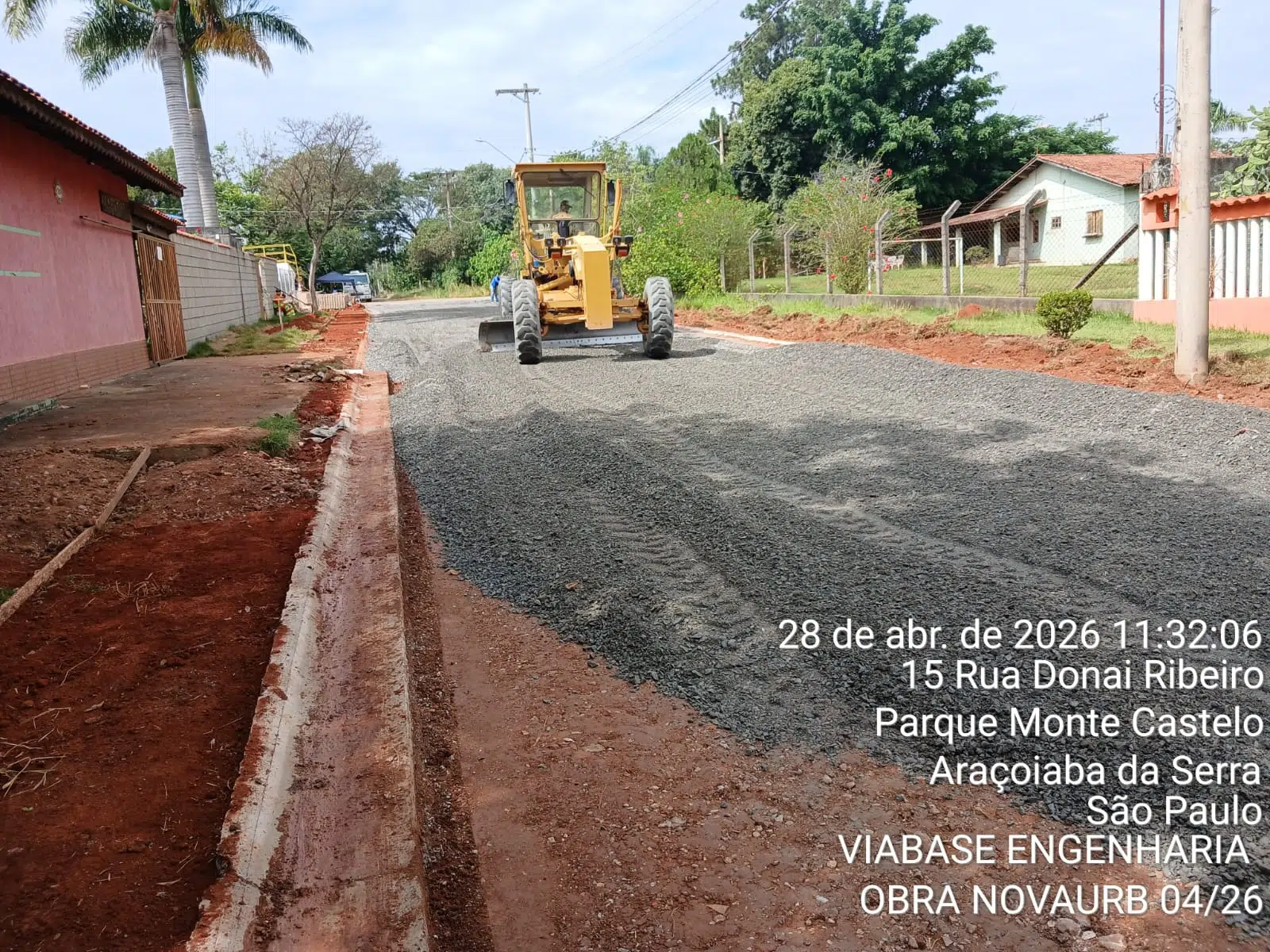Acabamento e compactação da pista